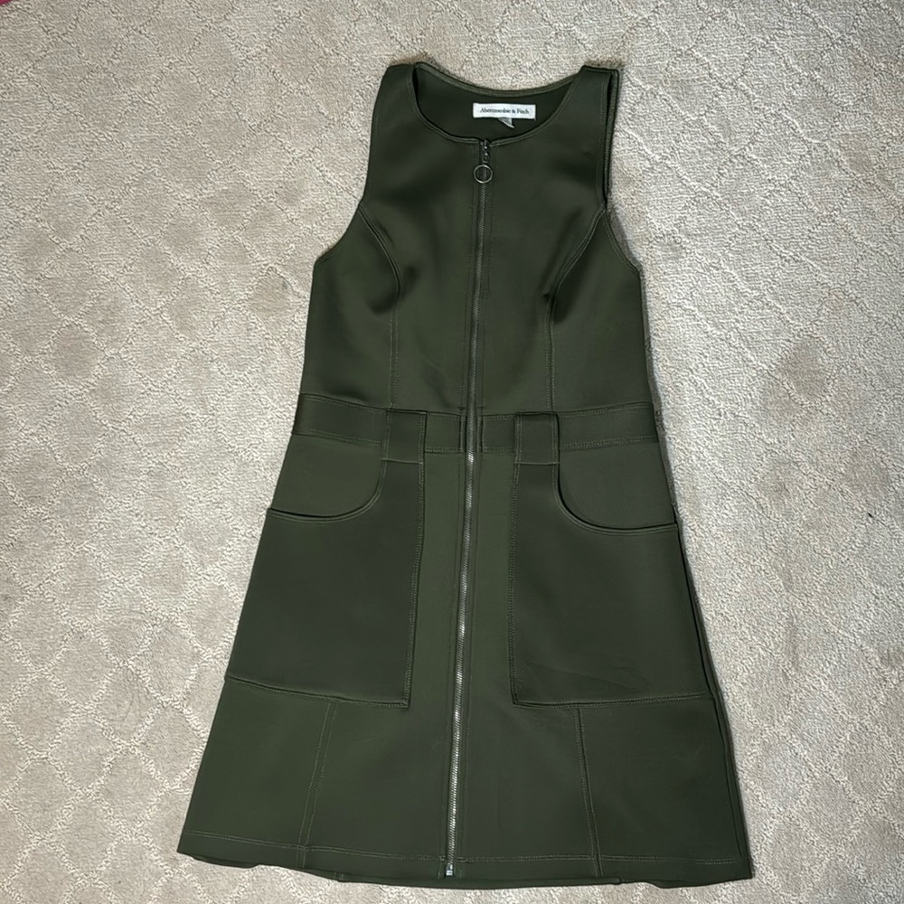 ABERCROMBIE AND FITCH SLEEVELESS MINI DRESS WITH ZIPPER